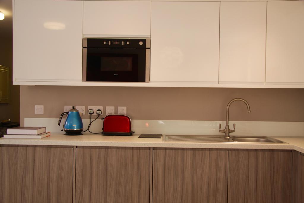 Lux Living Apartments - Florian House CBG Екстериор снимка