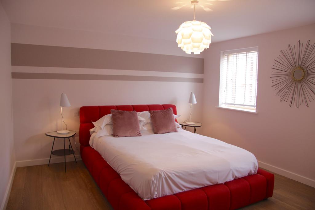 Lux Living Apartments - Florian House CBG Екстериор снимка