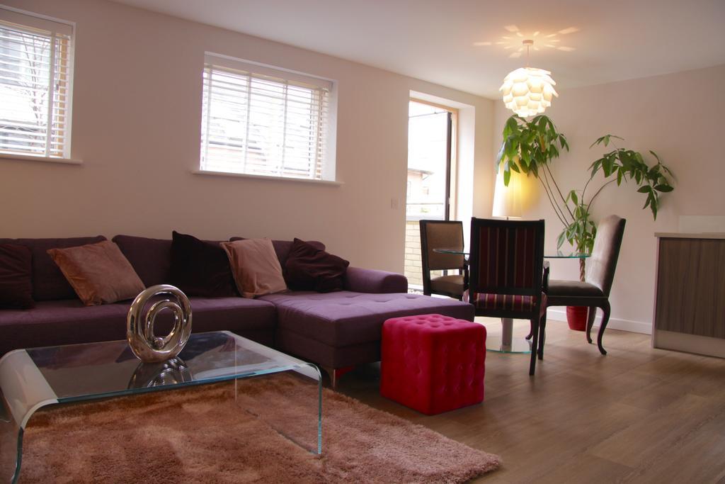 Lux Living Apartments - Florian House CBG Екстериор снимка