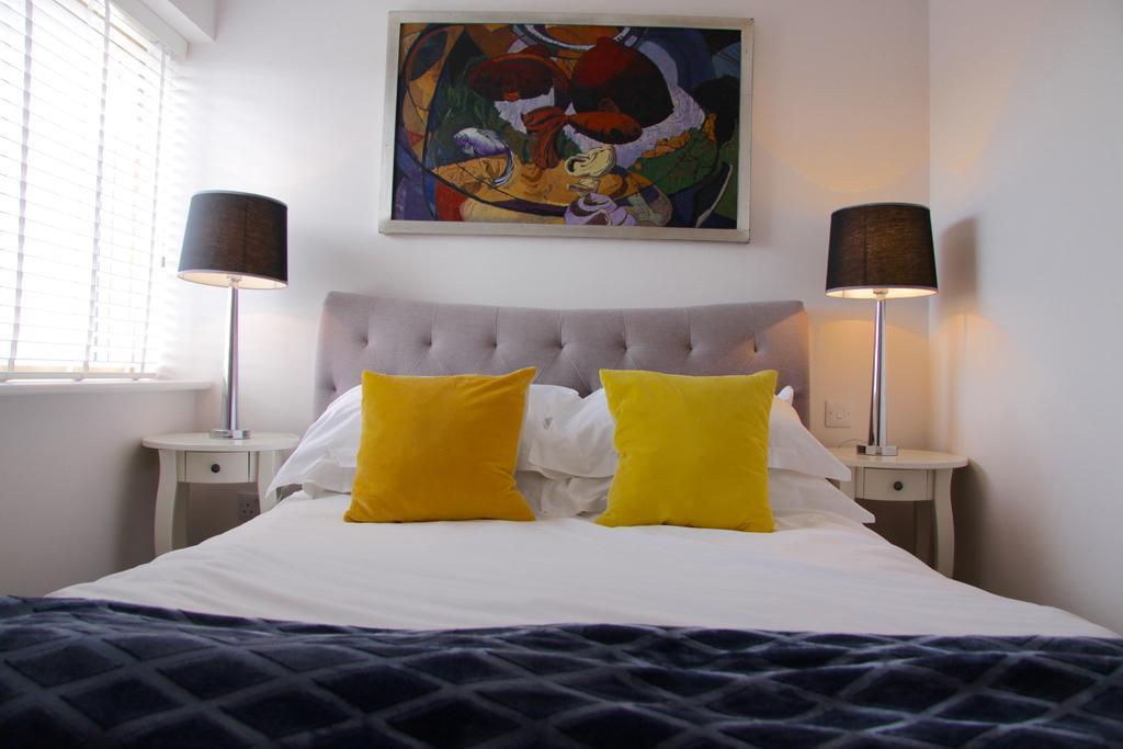 Lux Living Apartments - Florian House CBG Екстериор снимка