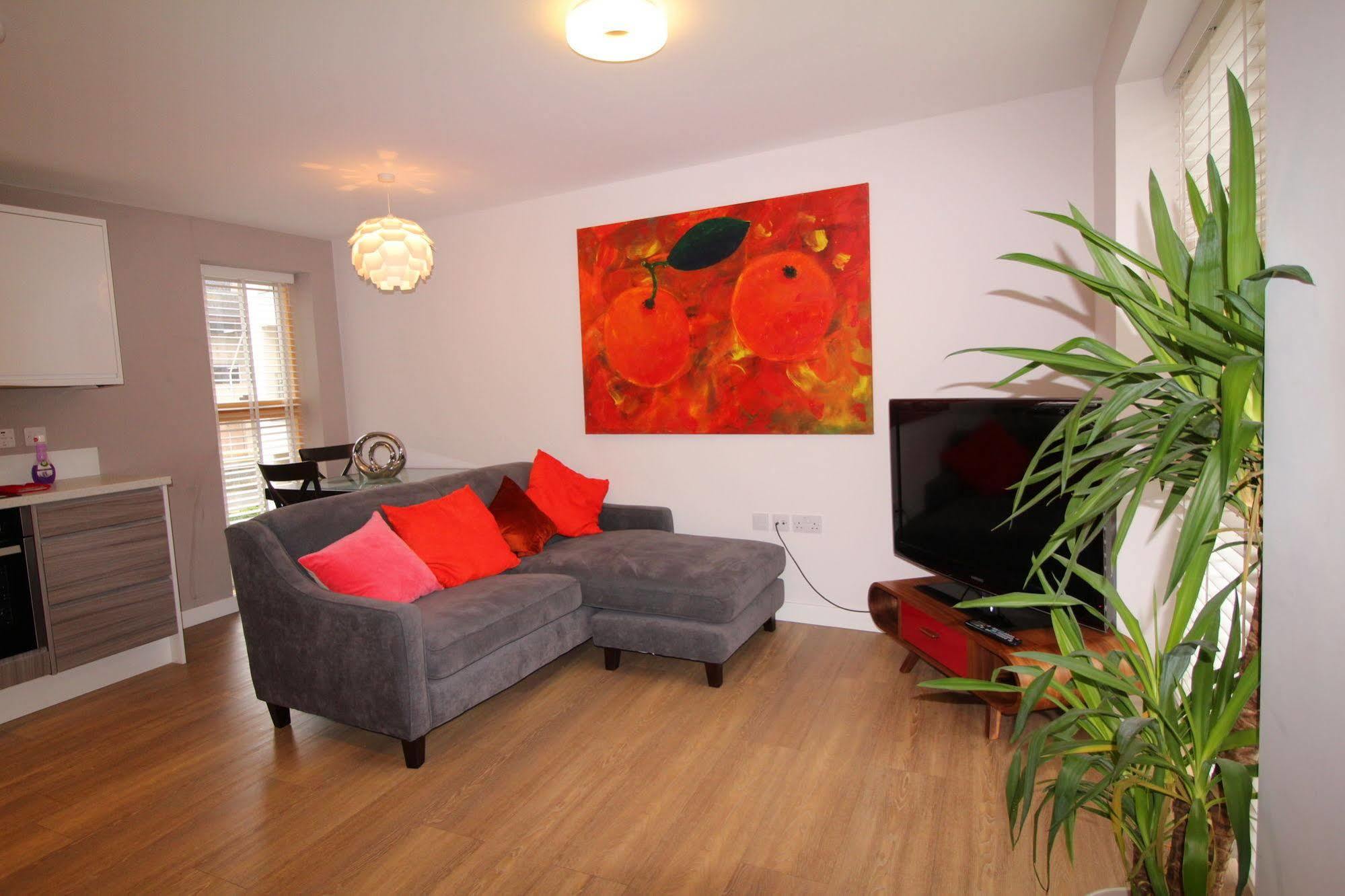 Lux Living Apartments - Florian House CBG Екстериор снимка