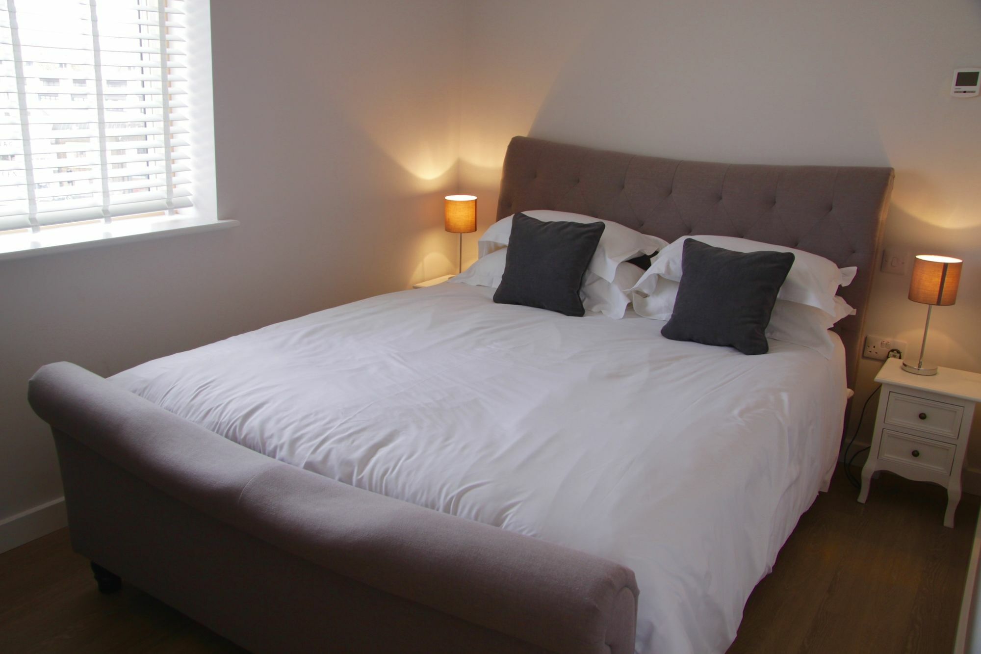 Lux Living Apartments - Florian House CBG Екстериор снимка