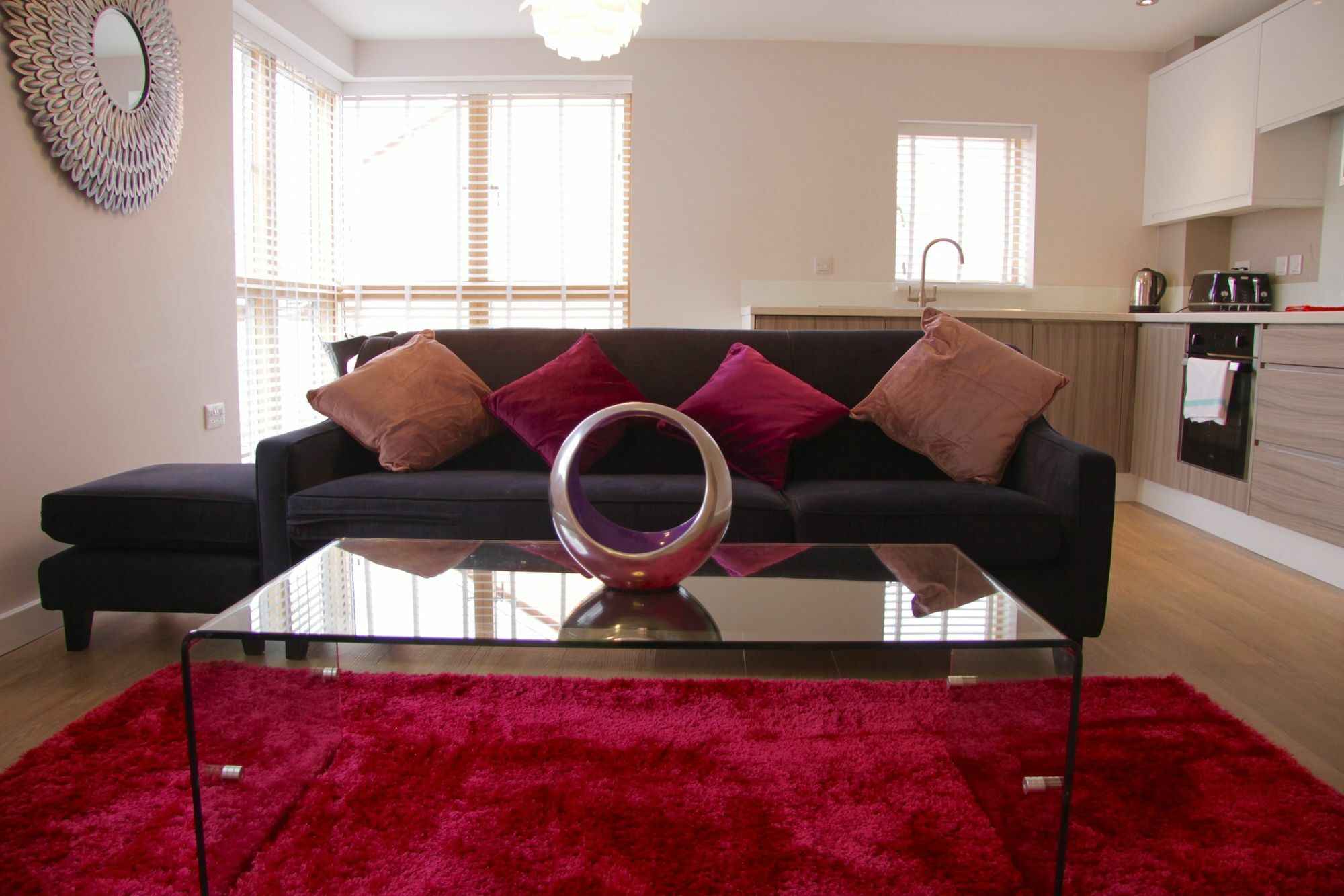 Lux Living Apartments - Florian House CBG Екстериор снимка