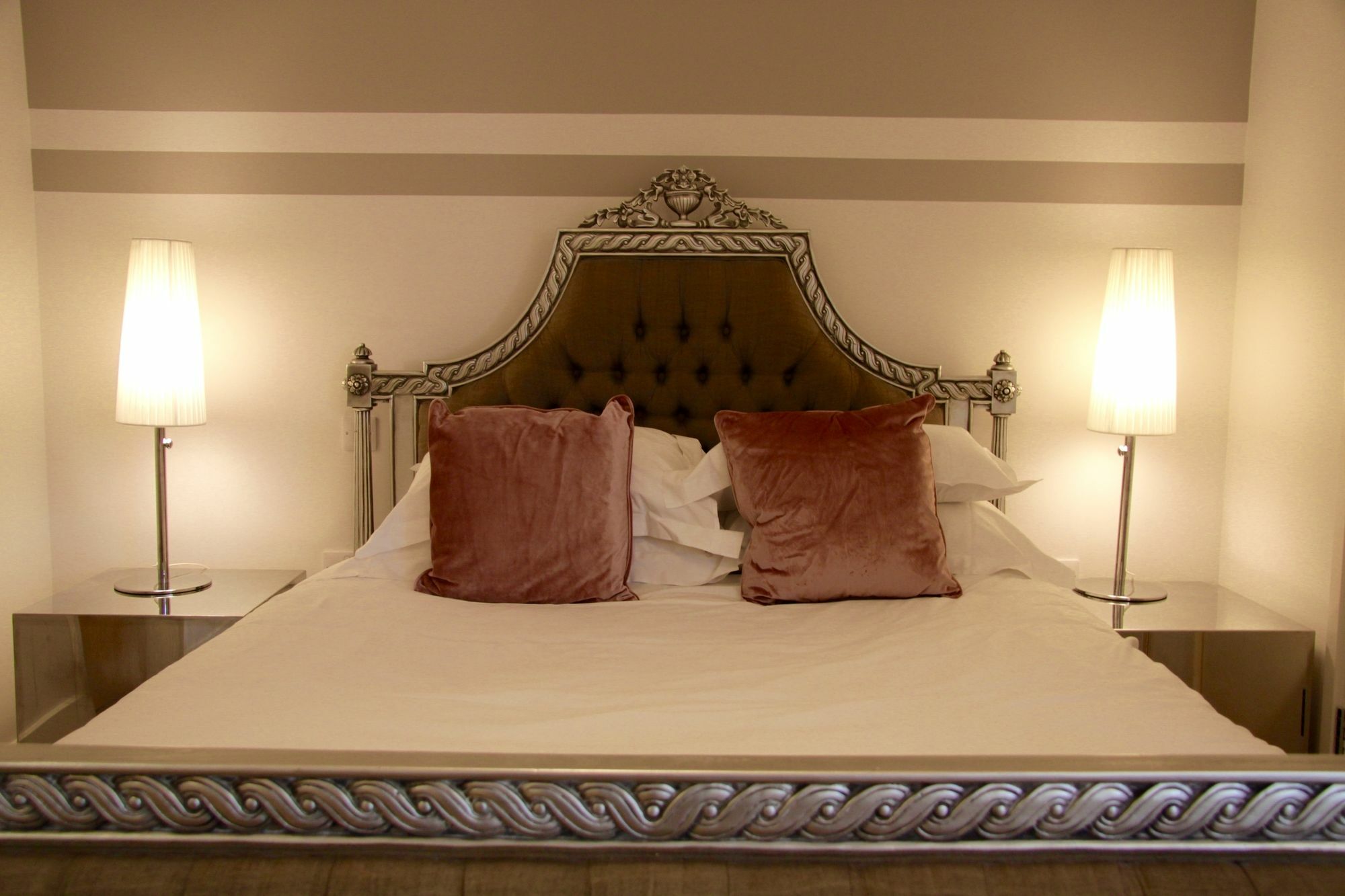 Lux Living Apartments - Florian House CBG Екстериор снимка