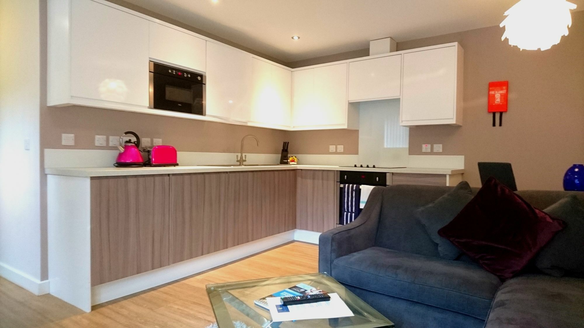 Lux Living Apartments - Florian House CBG Екстериор снимка