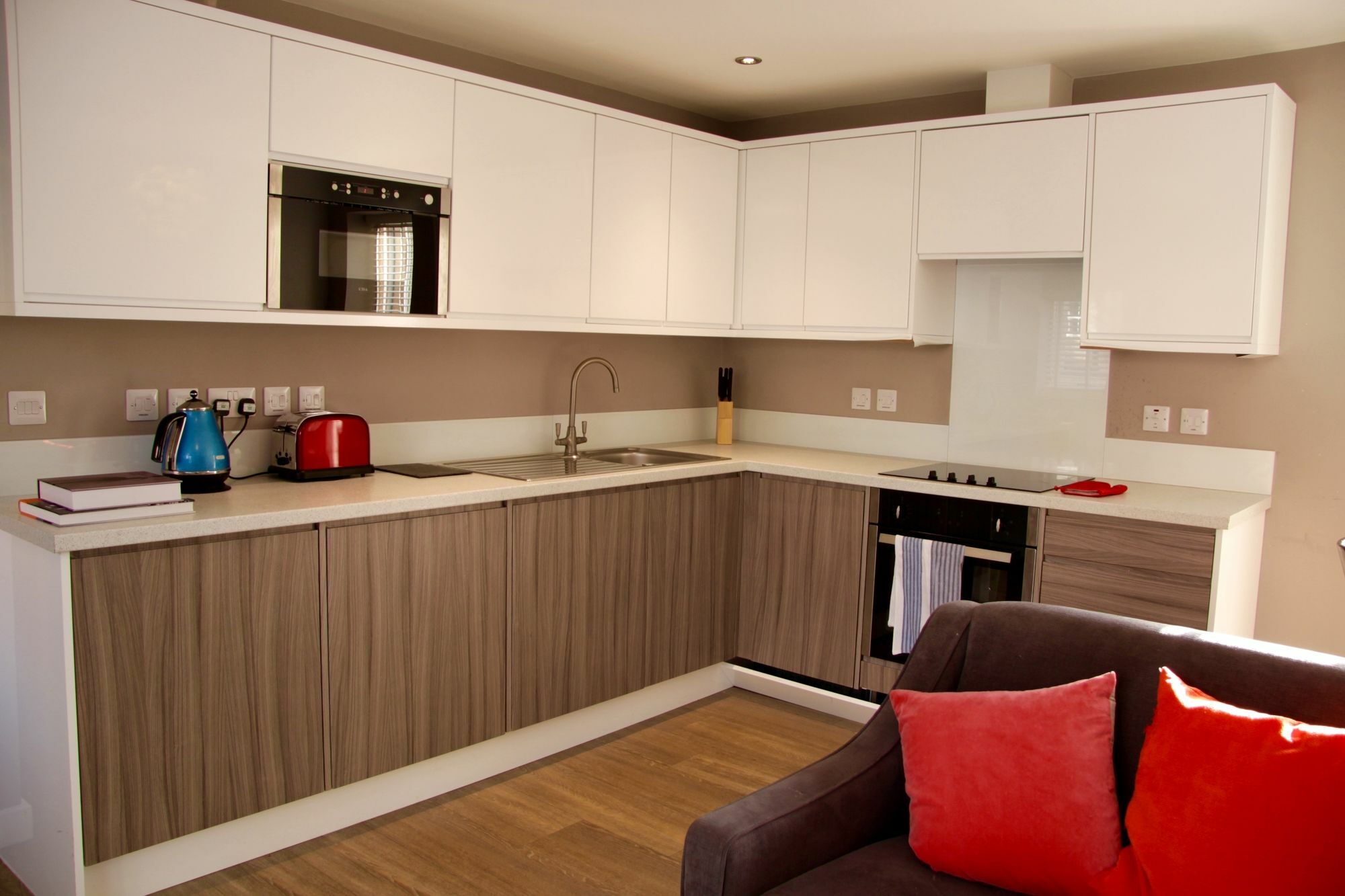 Lux Living Apartments - Florian House CBG Екстериор снимка