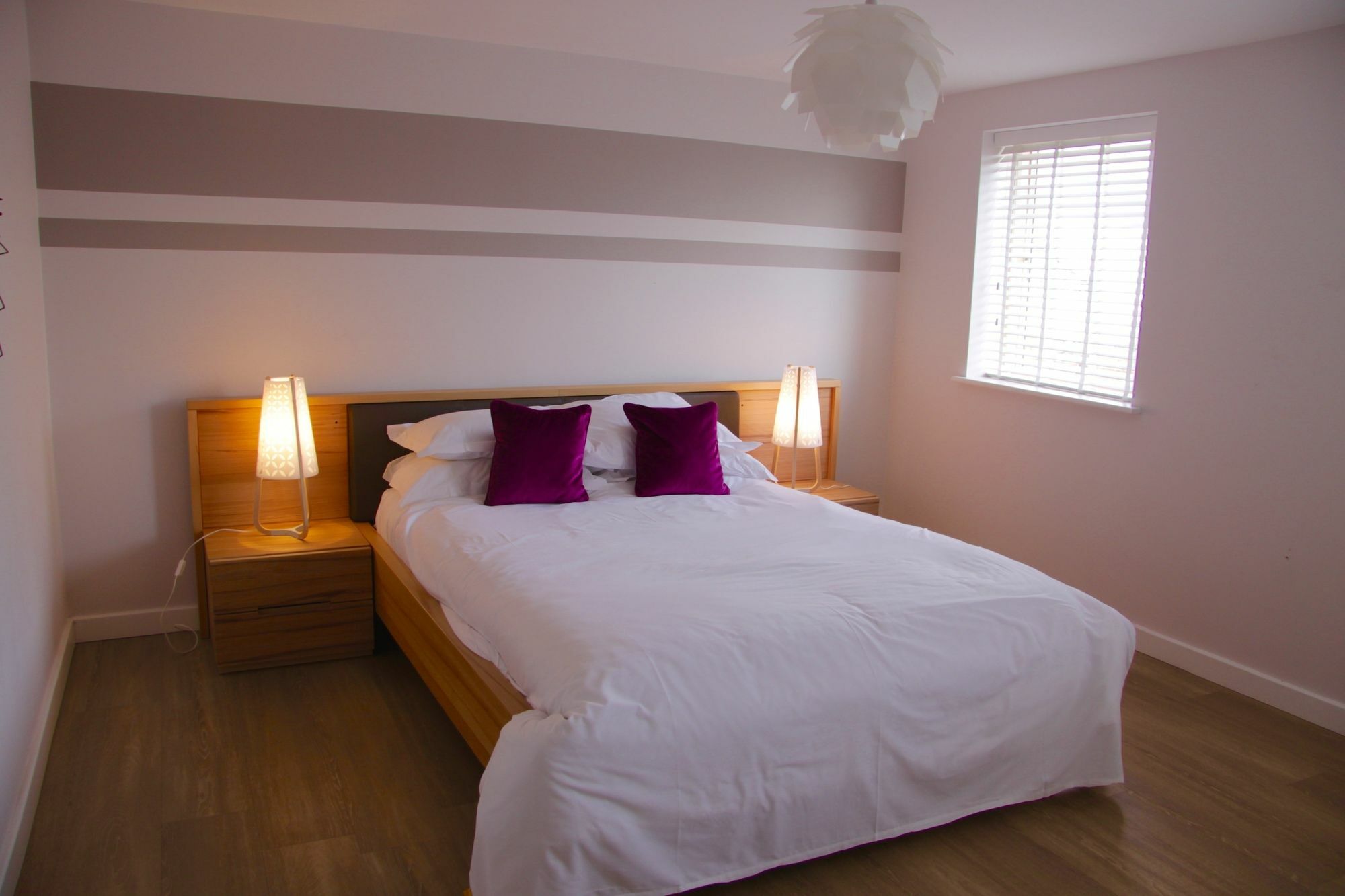 Lux Living Apartments - Florian House CBG Екстериор снимка
