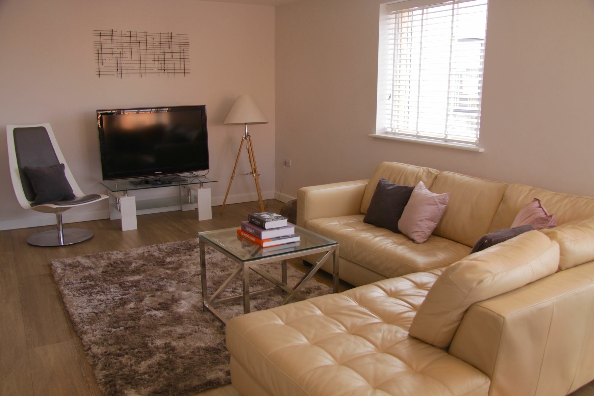 Lux Living Apartments - Florian House CBG Екстериор снимка