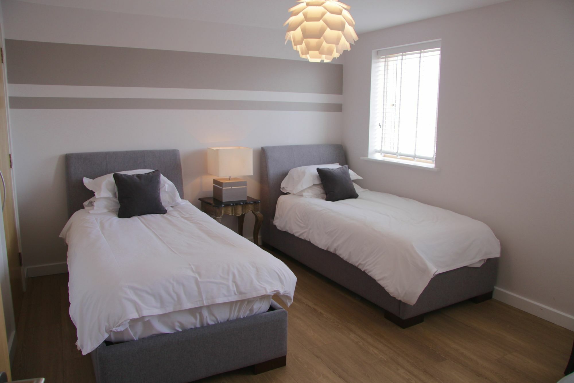 Lux Living Apartments - Florian House CBG Екстериор снимка