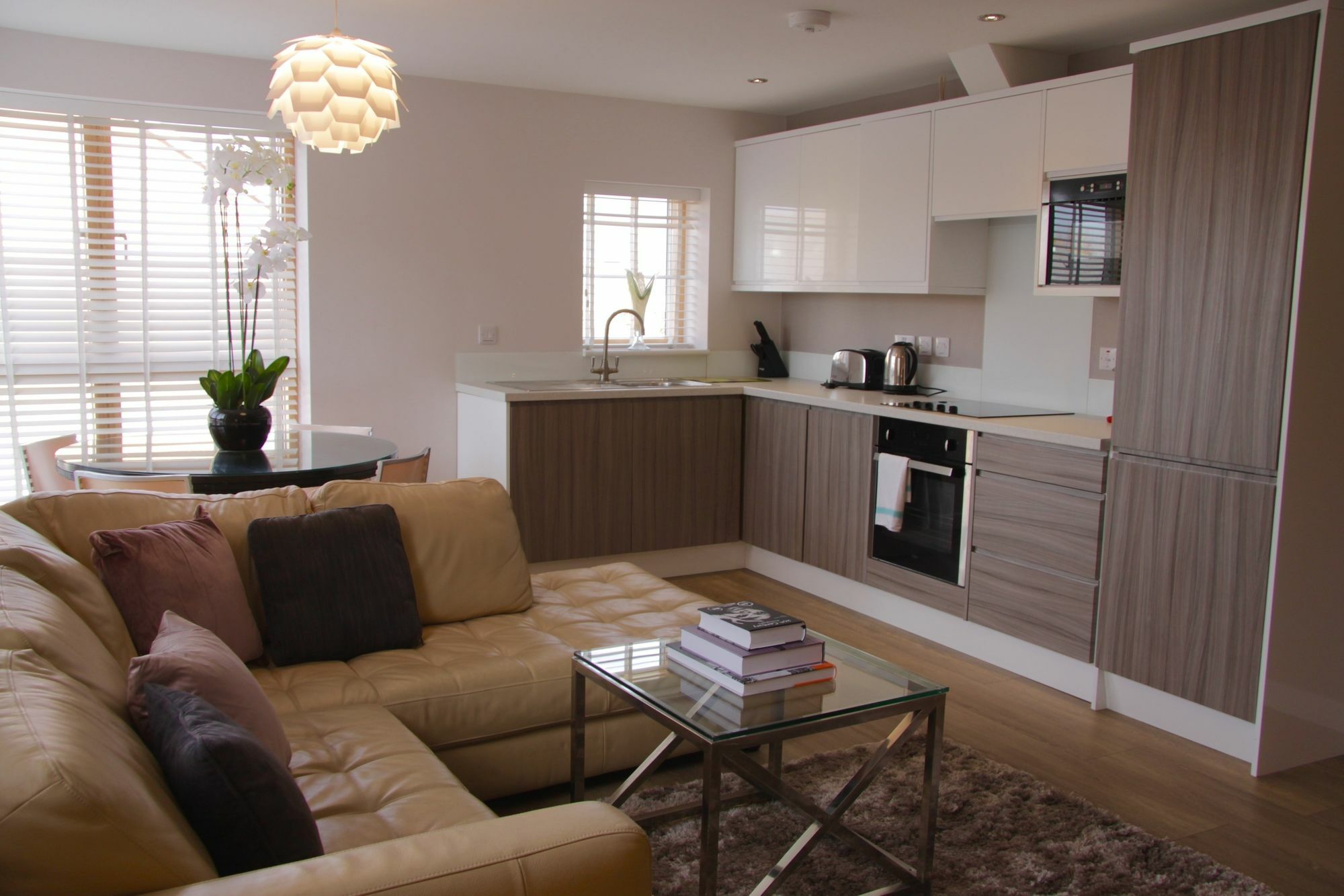 Lux Living Apartments - Florian House CBG Екстериор снимка